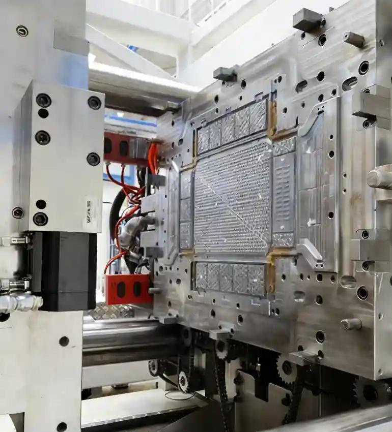 Vantaggi del sovrastampaggio: stampaggio a iniezione multimateriale